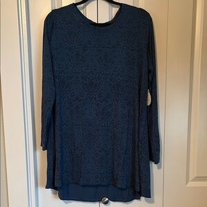 Elegant Blue Damask Long Sleeve Tunic Tee
